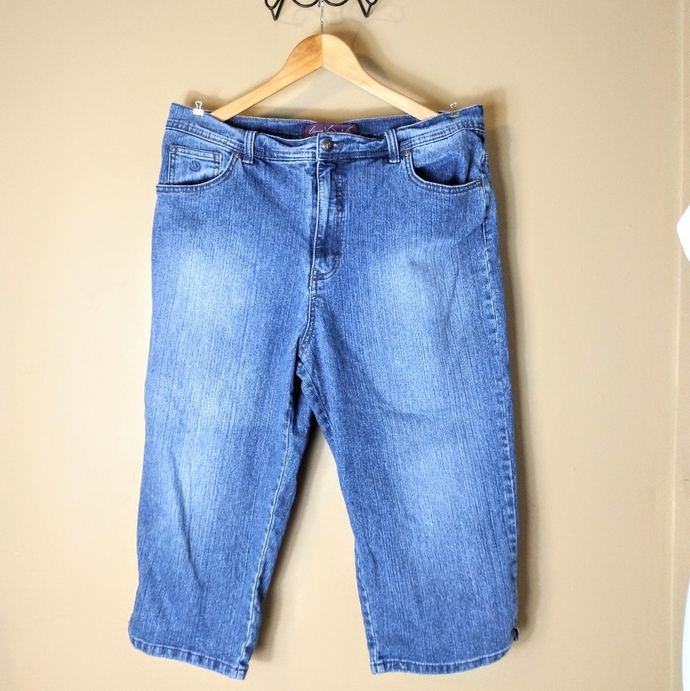 GLORIA VANDERBILT plus size 18 croped blue jeans